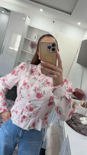 FLORALE BLUSE MIT RÜSCHENKRAGEN