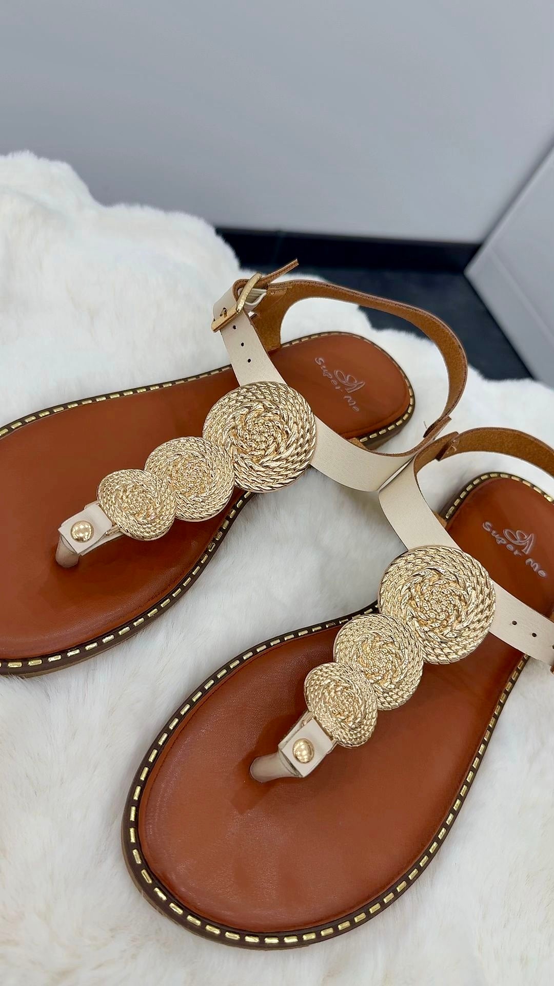 GOLDEN CIRCLE SANDALEN