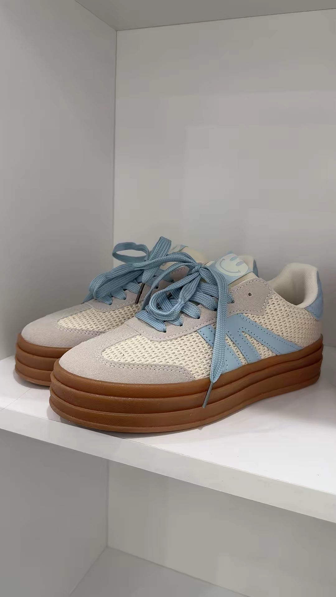 BLUE LATTE SNEAKER