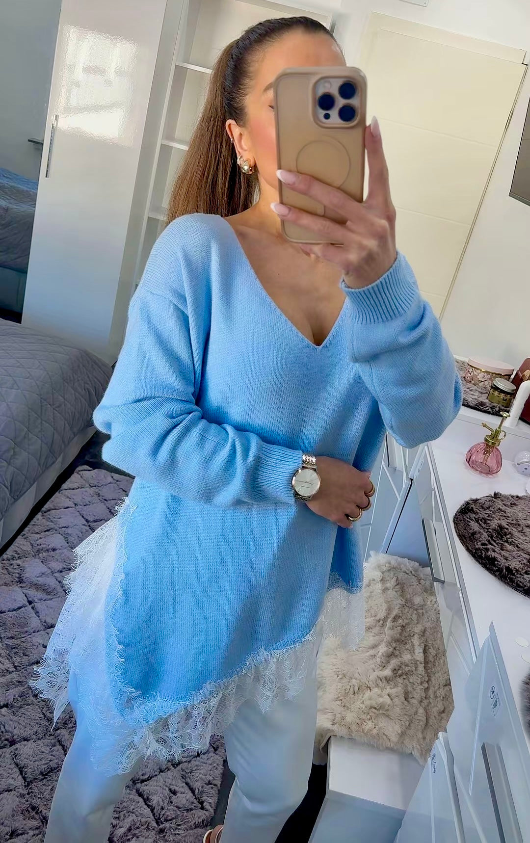 LACE TOUCH ASYMETRIC PULLOVER