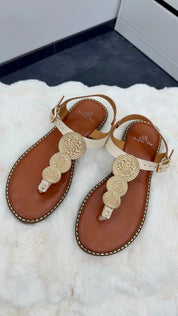 GOLDEN CIRCLE SANDALEN