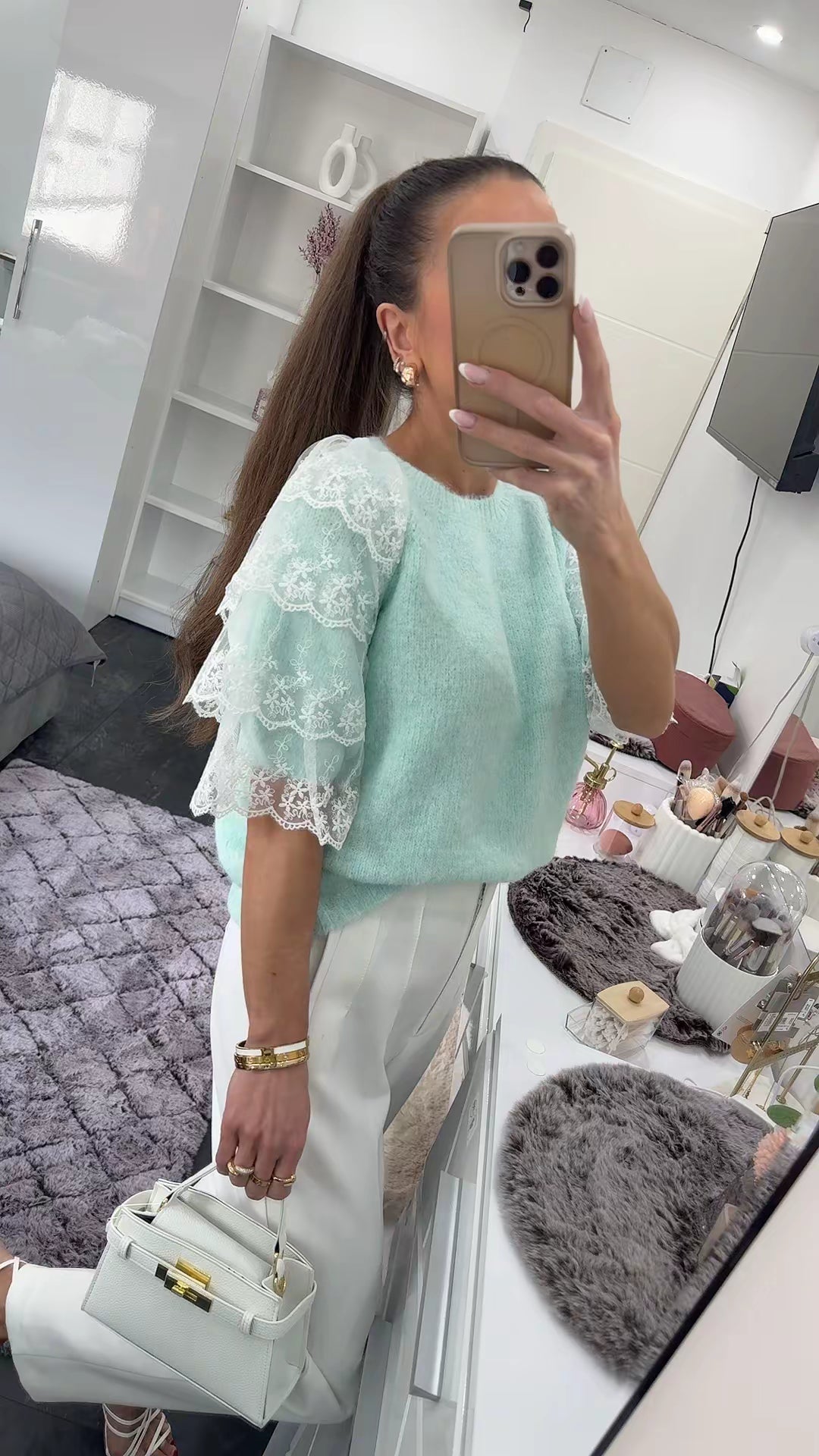 ROMANCÉ MINT PULLI