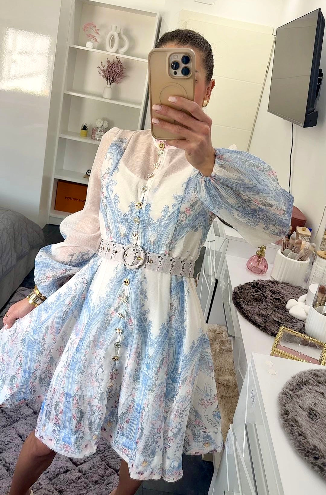 Kleid im Toile-de-Jouy-Stil