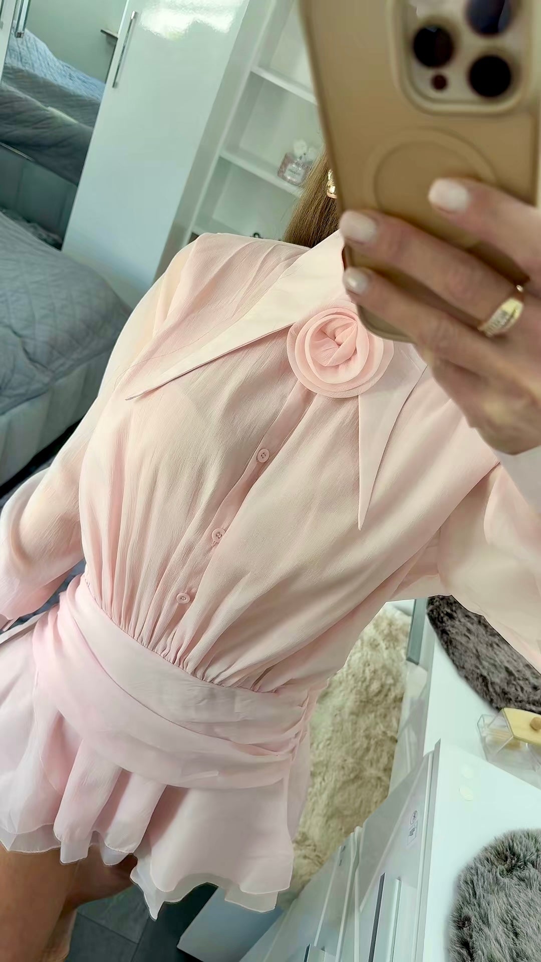Hemdblusenkleid mit floralem Detail