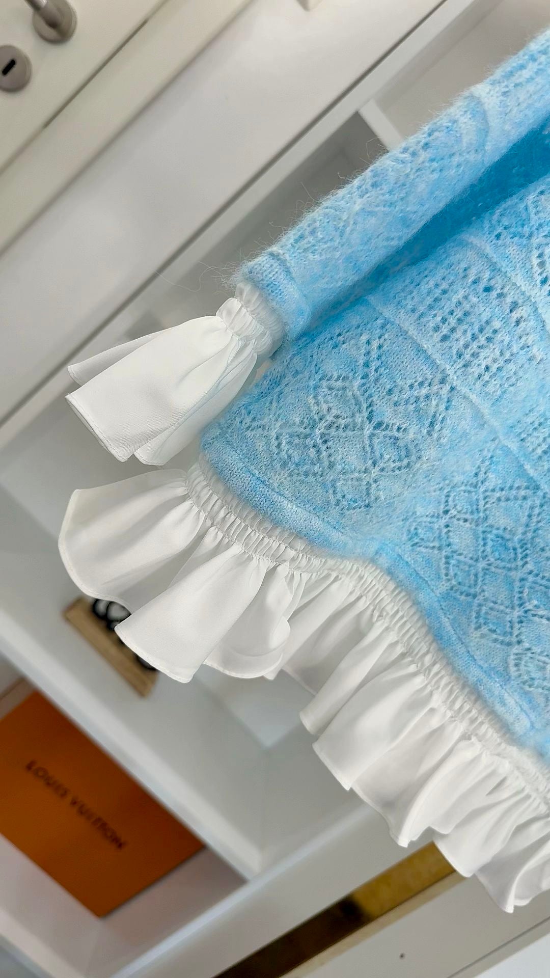 ROMANTIC RUFFLE KNIT JACKE