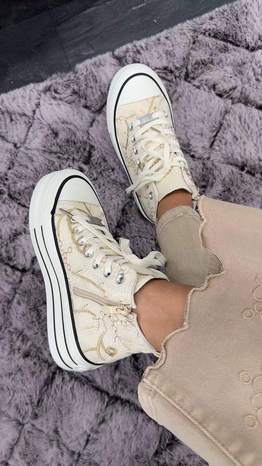 BEIGE EMBROIDERY PLATFORM  Sneaker