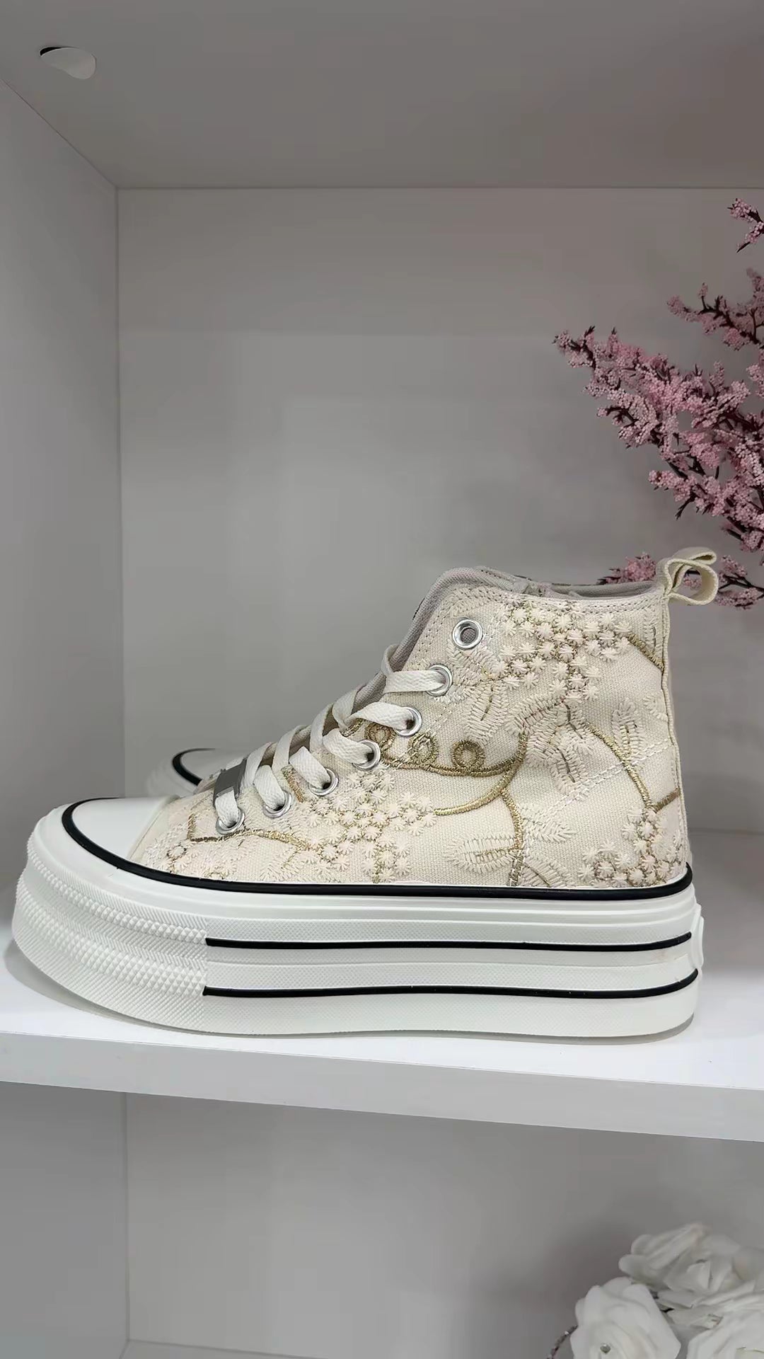 BEIGE EMBROIDERY PLATFORM  Sneaker
