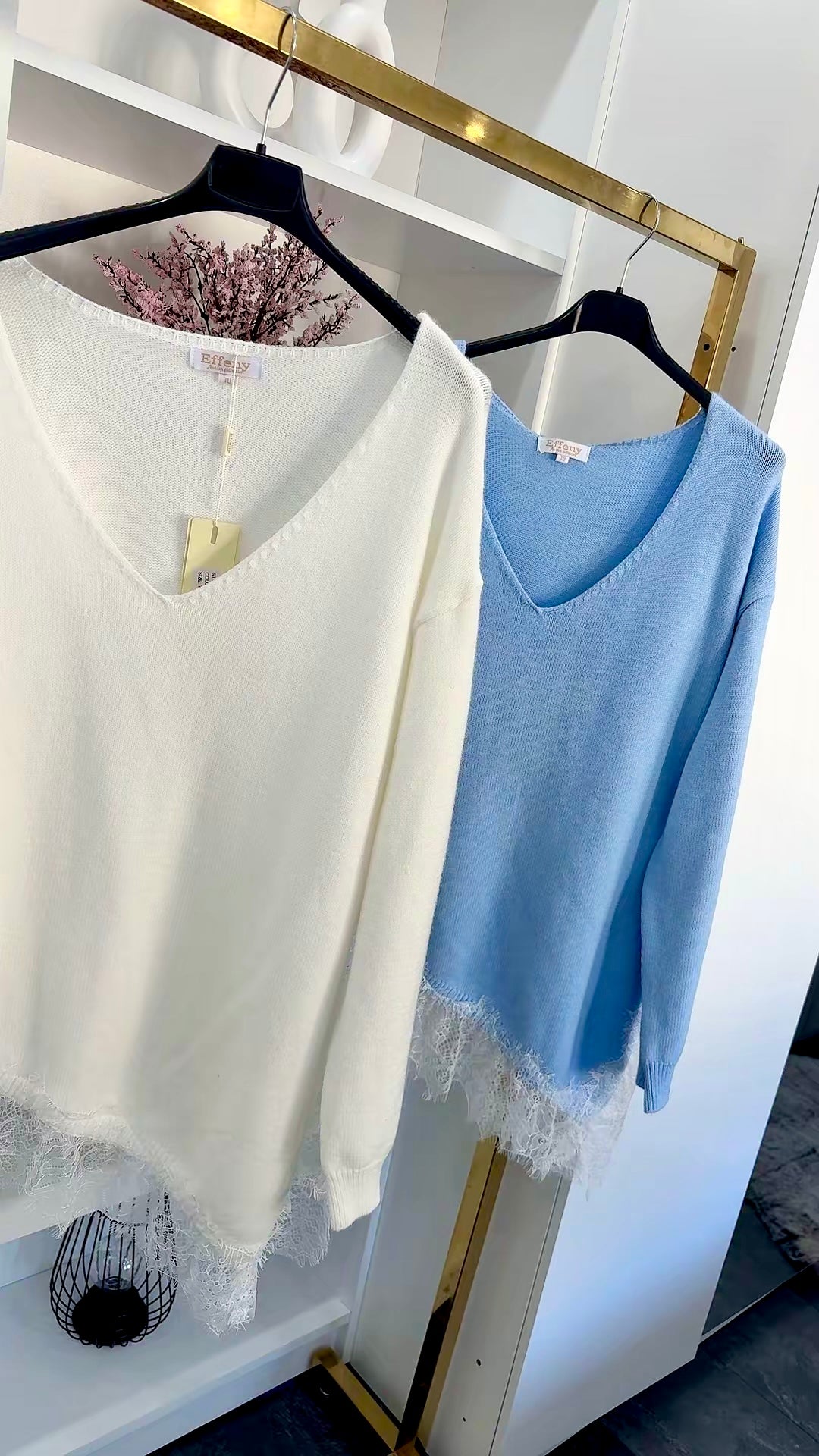 LACE TOUCH ASYMETRIC PULLOVER