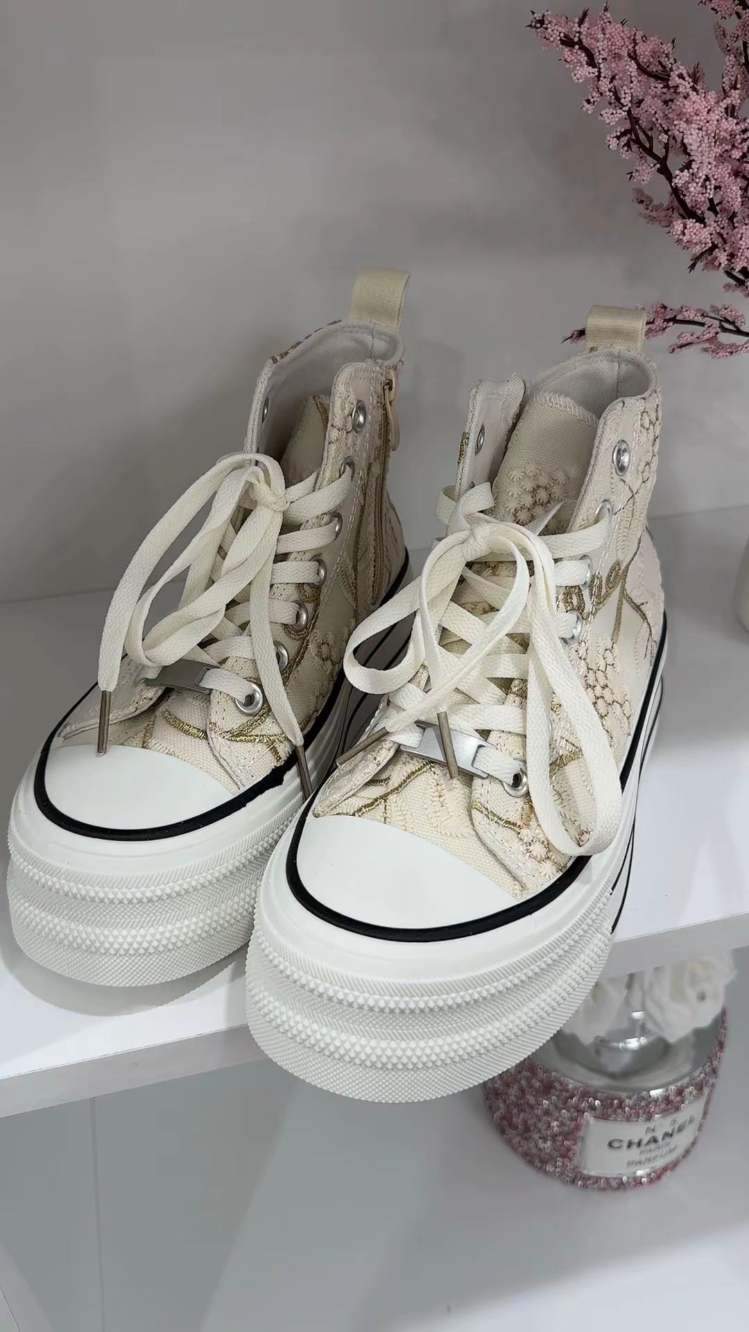 BEIGE EMBROIDERY PLATFORM  Sneaker