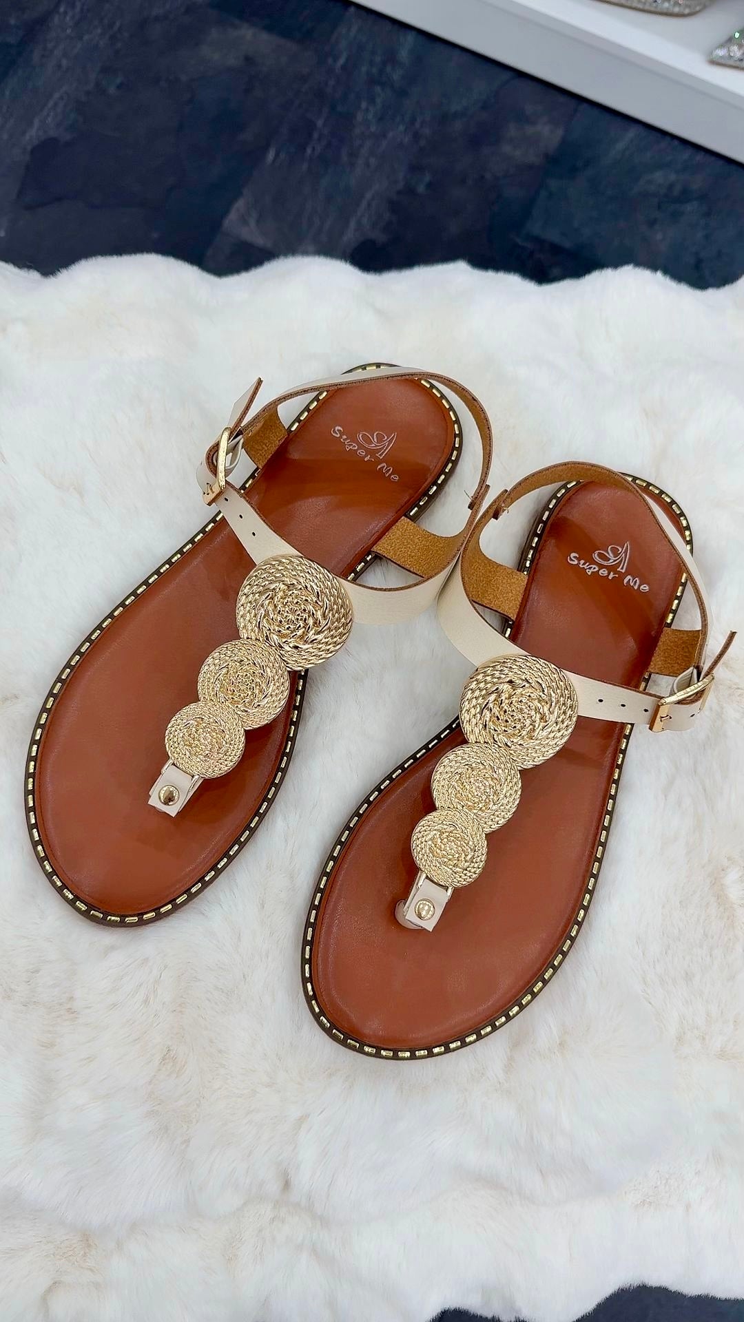 GOLDEN CIRCLE SANDALEN
