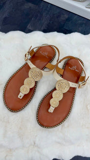 GOLDEN CIRCLE SANDALEN