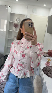 FLORALE BLUSE MIT RÜSCHENKRAGEN