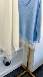 LACE TOUCH ASYMETRIC PULLOVER