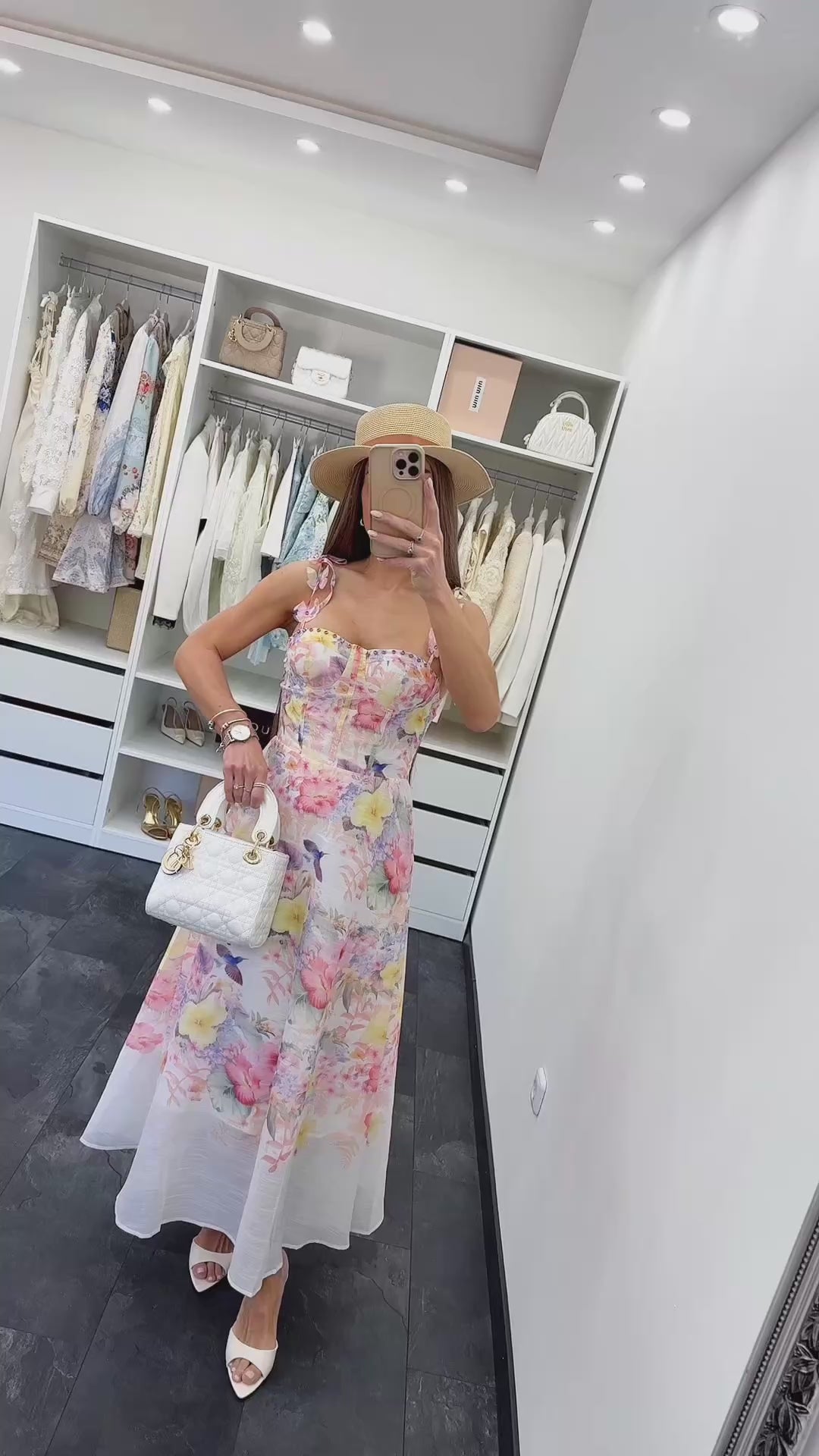 ROMANTIC FLORAL KLEID